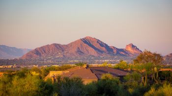Arizona, USA, over the rooftops Wallpaper 2560x1440