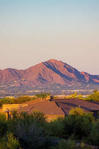 Arizona, USA, over the rooftops Wallpaper 640x960