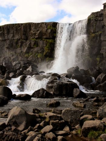 Обои 1620x2160 Тингвеллир, Исландия, водопад