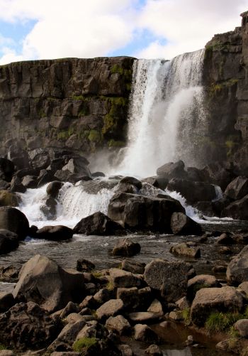 Обои 1668x2388 Тингвеллир, Исландия, водопад