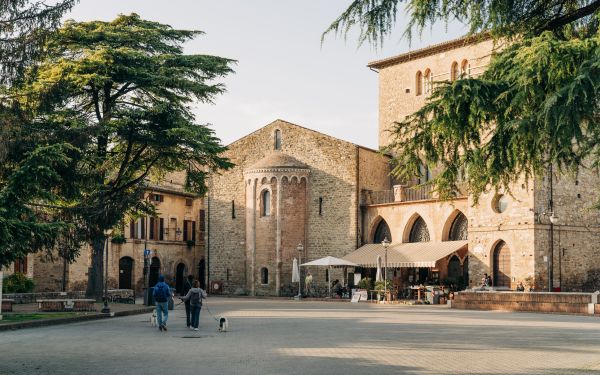 Bevanya, province of Perugia, Italy Wallpaper 2560x1600