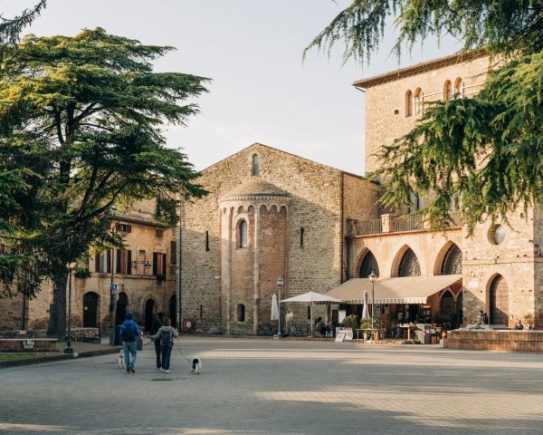 Bevanya, province of Perugia, Italy Wallpaper 1280x1024