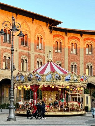 Pisa, Italy, carousel Wallpaper 1620x2160