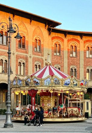 Pisa, Italy, carousel Wallpaper 1640x2360