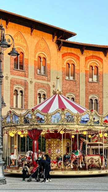 Pisa, Italy, carousel Wallpaper 640x1136