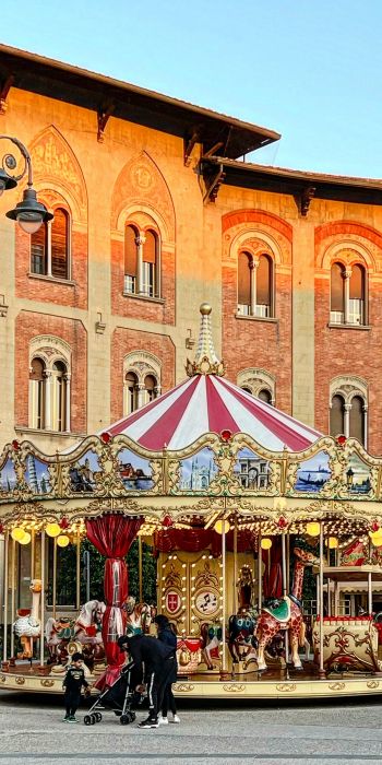 Pisa, Italy, carousel Wallpaper 720x1440