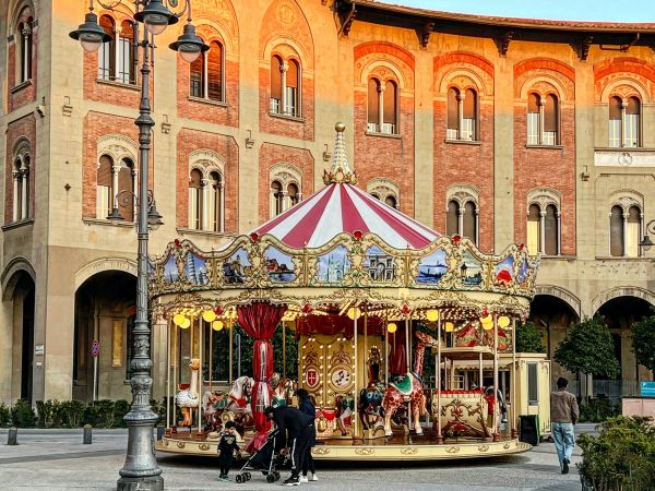 Pisa, Italy, carousel Wallpaper 1024x768