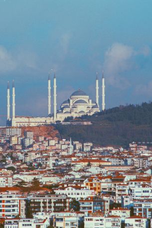 Istanbul, Turkey, city view Wallpaper 640x960