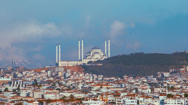 Istanbul, Turkey, city view Wallpaper 2048x1152