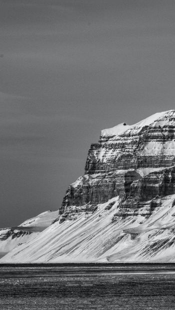 Svalbard and Jan Mayen, north Wallpaper 640x1136