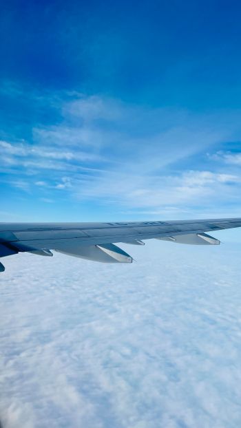 Обои 750x1334 крыло самолета, над облаками