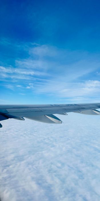 Обои 720x1440 крыло самолета, над облаками