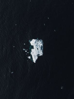 Обои 1668x2224 одинокий айсберг, лед