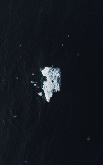 Обои 1600x2560 одинокий айсберг, лед