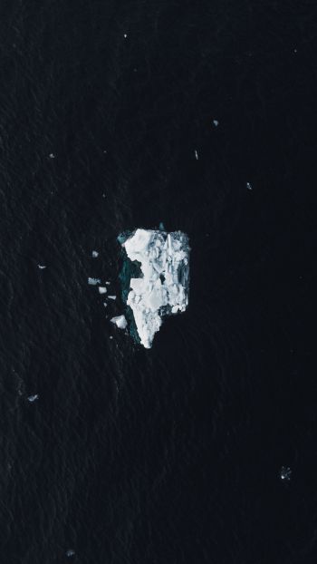 Обои 1080x1920 одинокий айсберг, лед