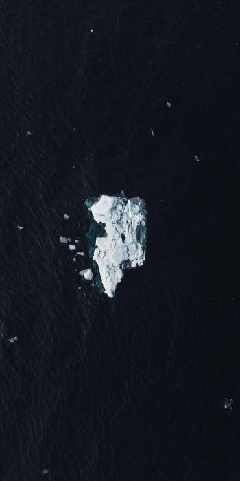 Обои 720x1440 одинокий айсберг, лед