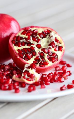 pomegranate, berry Wallpaper 800x1280