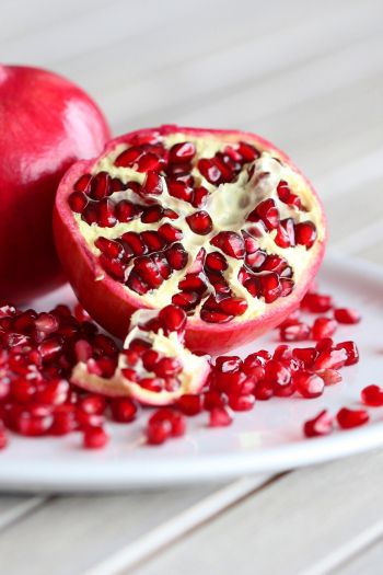 pomegranate, berry Wallpaper 640x960