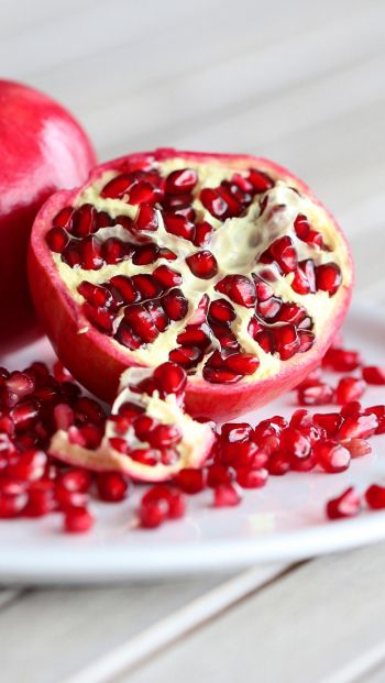 pomegranate, berry Wallpaper 640x1136