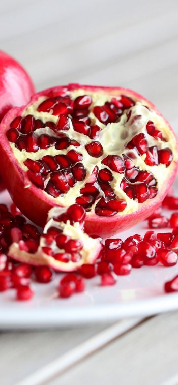 pomegranate, berry Wallpaper 828x1792