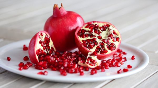 pomegranate, berry Wallpaper 2048x1152