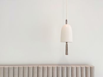 white interior, white lamp Wallpaper 800x600