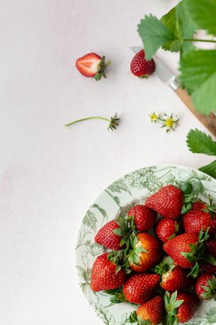 berries, strawberry, summer photo Wallpaper 4098x6147
