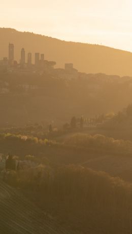 Обои 1080x1920 провинция Сиена, Италия, над городом