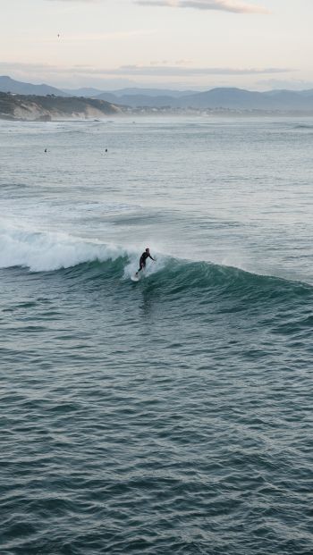 Biarric, France, surfing Wallpaper 640x1136