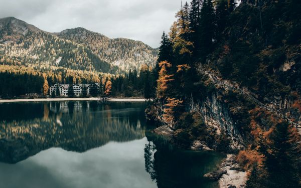 lake in the mountains, resting place Wallpaper 2560x1600