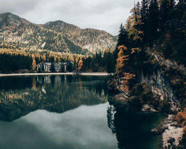 lake in the mountains, resting place Wallpaper 1280x1024