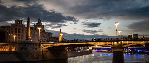 night city, bridge over the river Wallpaper 2560x1080