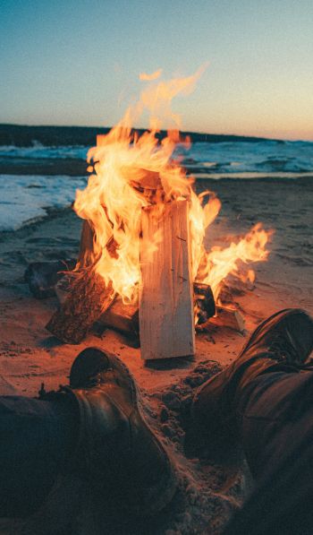 campfire, by the sea Wallpaper 600x1024