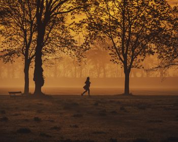 in yellow haze, running man Wallpaper 1280x1024