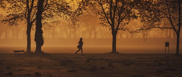 in yellow haze, running man Wallpaper 2560x1080