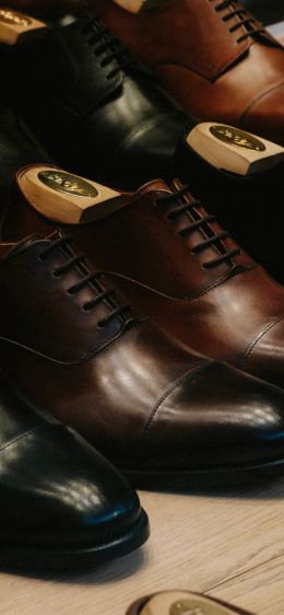 Обои 1242x2688 мужские туфли, обувь