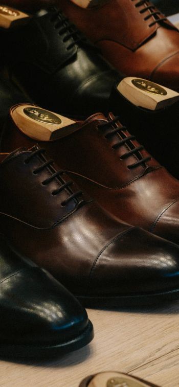 Обои 1242x2688 мужские туфли, обувь