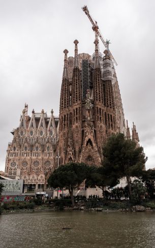 Sagrada Familia, Barcelona, Spain Wallpaper 800x1280