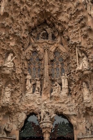 Sagrada Familia, Barcelona, Spain Wallpaper 3965x5947