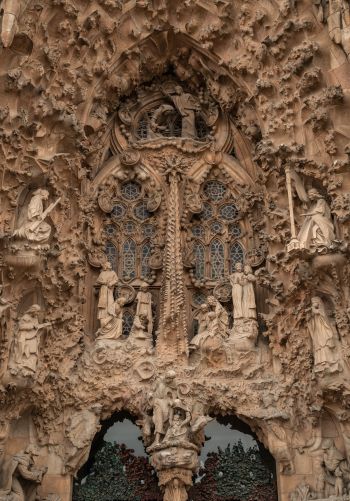 Sagrada Familia, Barcelona, Spain Wallpaper 1668x2388