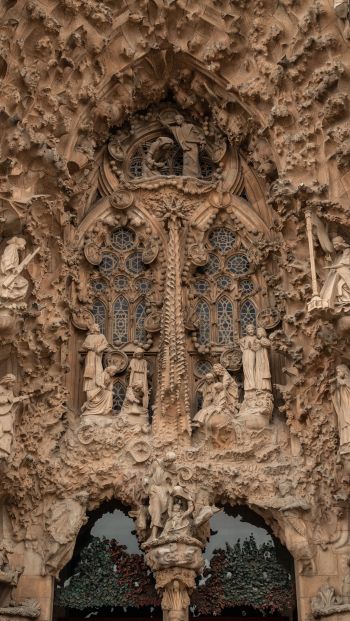 Sagrada Familia, Barcelona, Spain Wallpaper 640x1136