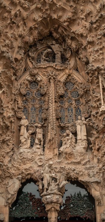 Sagrada Familia, Barcelona, Spain Wallpaper 720x1520