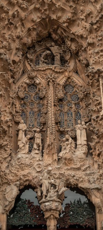 Sagrada Familia, Barcelona, Spain Wallpaper 1080x2400