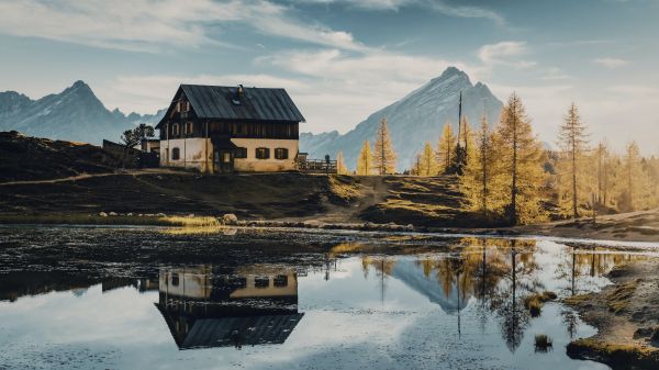 mountain house, place of retreat Wallpaper 1366x768