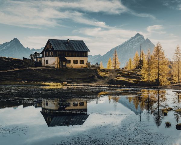 mountain house, place of retreat Wallpaper 1280x1024