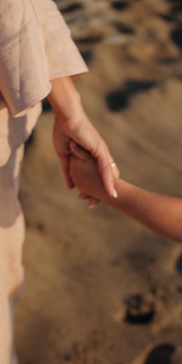 hold your hand, baby Wallpaper 720x1440