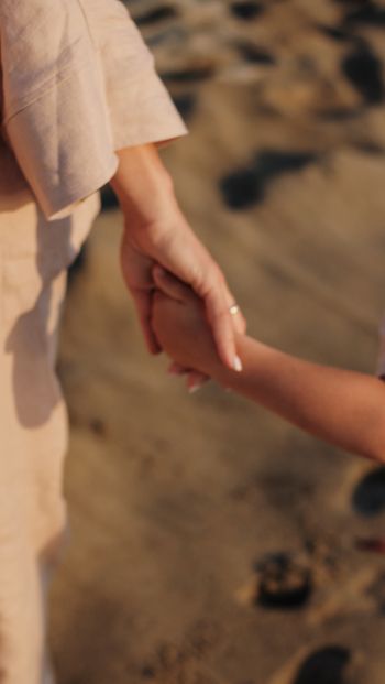 hold your hand, baby Wallpaper 640x1136