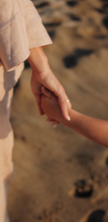 hold your hand, baby Wallpaper 1080x2220