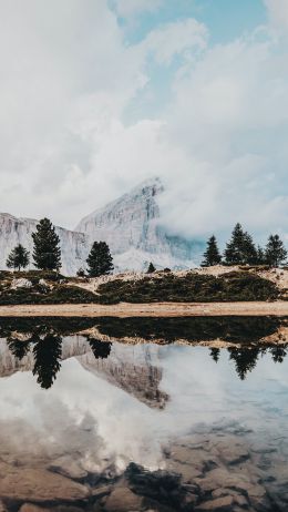 Обои 1440x2560 горы, отражение в озере