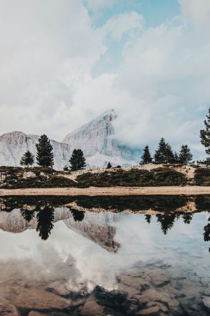 mountains, reflection in the lake Wallpaper 640x960